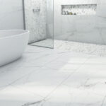 decortiles-carrara-ac-59×118,2cm-carrara-pol-59×118,2cm-luni-bianco-ac-27,9×28,6cm-amb